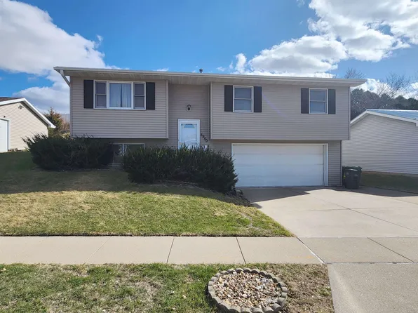 4950 Northrange Ct, Dubuque, IA 52002