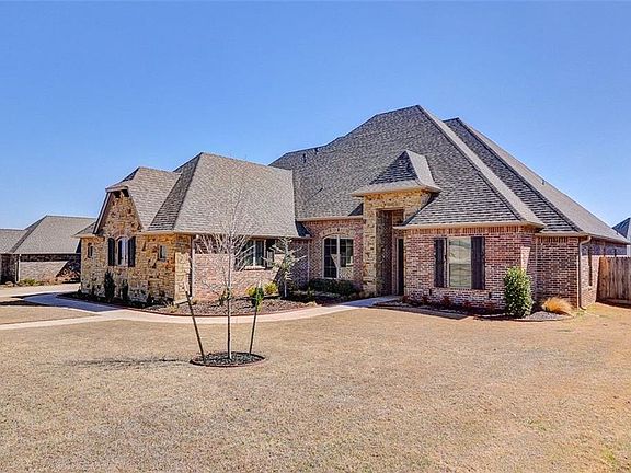 2nd image of 15500 Colonia Bella Dr