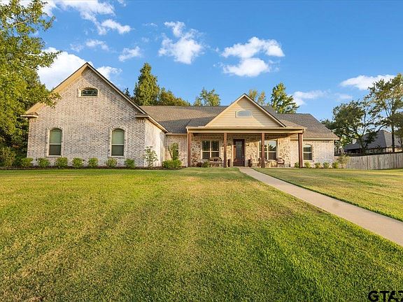 3rd image of 565 Oak Grove Way