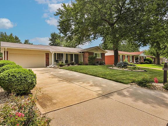 3rd image of 2130 Somerset Dr