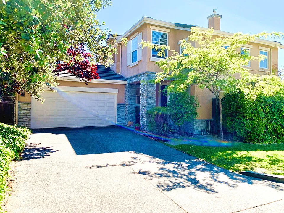262 Windsor Dr
