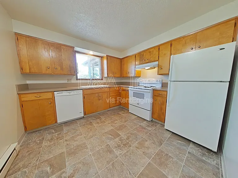555 NW Kings Blvd #1 — Photo 3