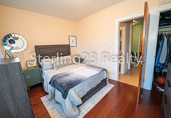 2nd image of 2119 27th St APT D3
