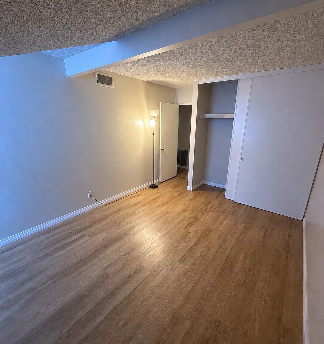 2 bed, 1090 sqft, $1,800 — Photo 1