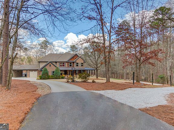 4th image of 245 Lakeshore Dr