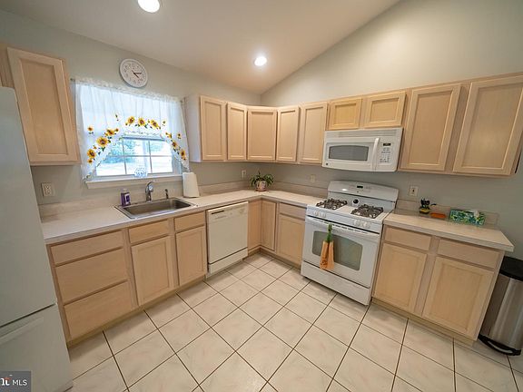 3rd image of 2 Sycamore Dr