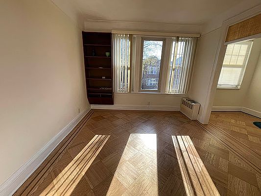 5th image of 23-72 Crescent St #2