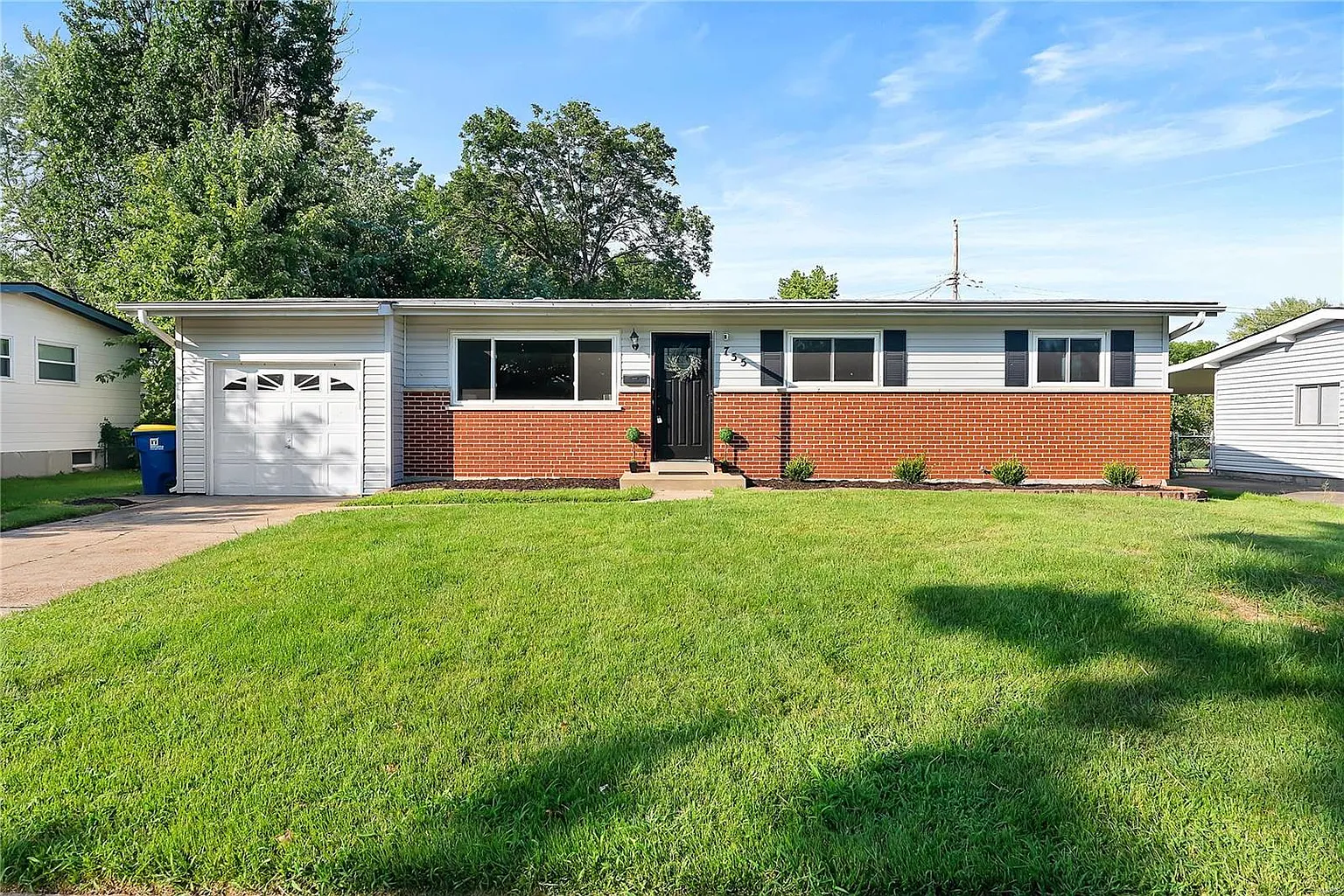 755 Redwing Dr photo 1