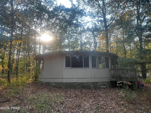 127 Long Ridge Dr, Blooming Grove, PA 18428