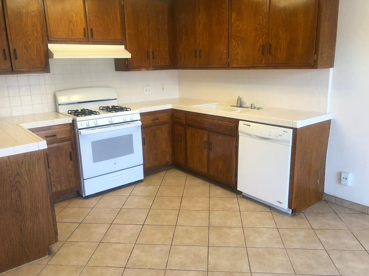 2 bed, 1000 sqft, $2,300 — Photo 3
