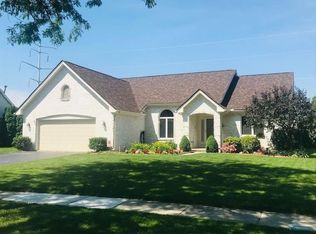 6061 Mitchell Dr, Sylvania, OH 43560
