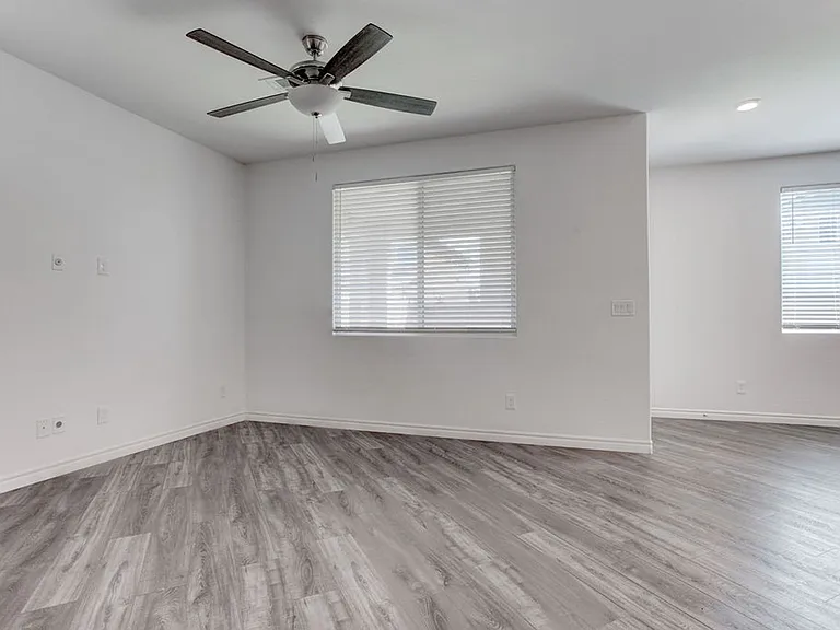 7106 Calvert Cliffs St — Photo 4
