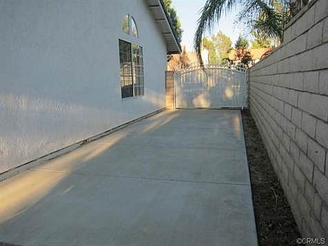 Huge Side Yard For Possible RV Parking.