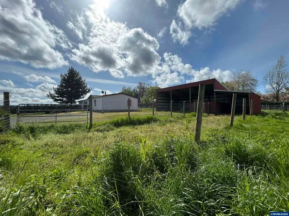 38910 S Prospect Dr, Molalla, OR 97038
