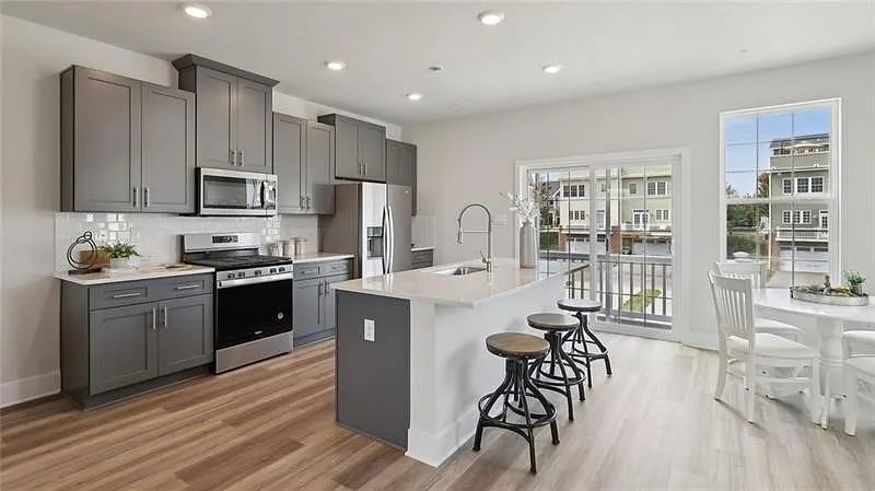 3 bed, 3.5 bath, 1800 sqft, $2,850 — Photo 3