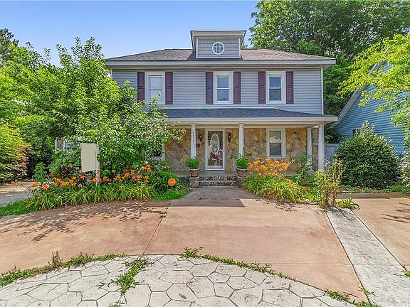 2nd image of 311 Chesapeake Ave