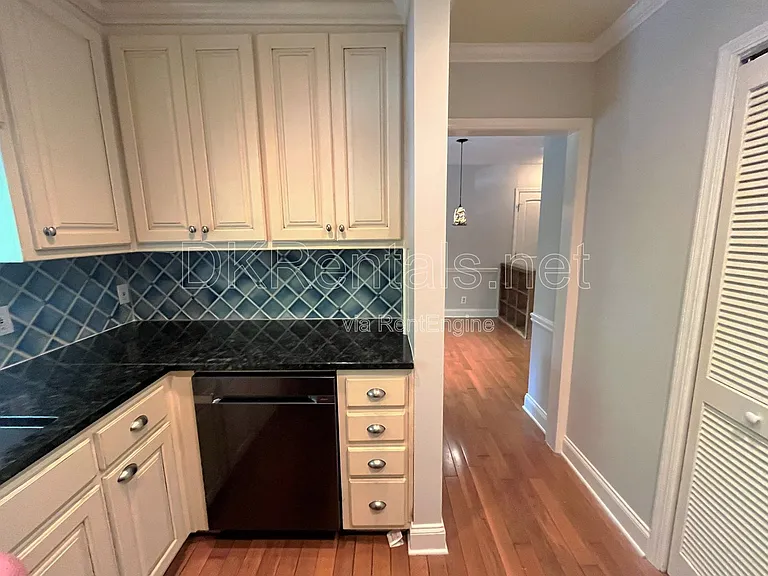 82 Montre Sq NW — Photo 11
