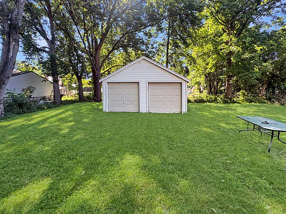 4th image of 21332 Beechwood Ave