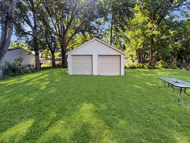 21332 Beechwood Ave — Photo 4