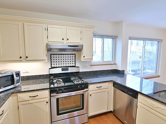 5th image of 2579 N Augusta Dr
