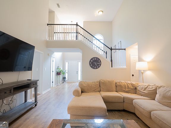 5th image of 95 Crescent Cir