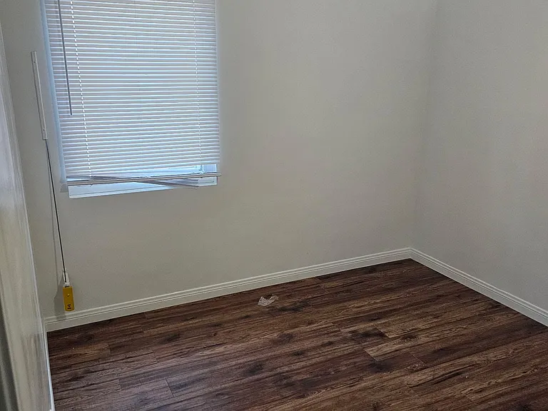 2035 W 102nd St — Photo 3
