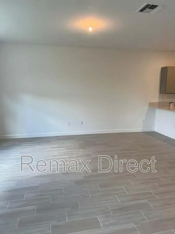 4 bed, 2.0 bath, 1851 sqft, $3,200 — Photo 2