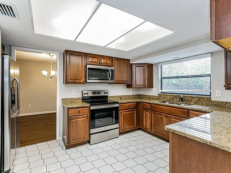 15715 Country Lake Dr — Photo 7
