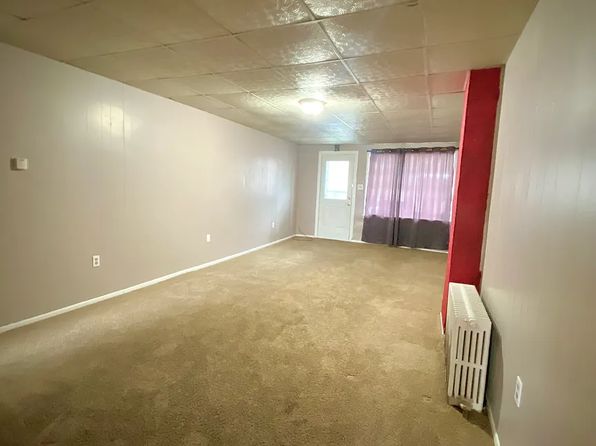 61 W Maple St, Mount Carmel, PA 17851