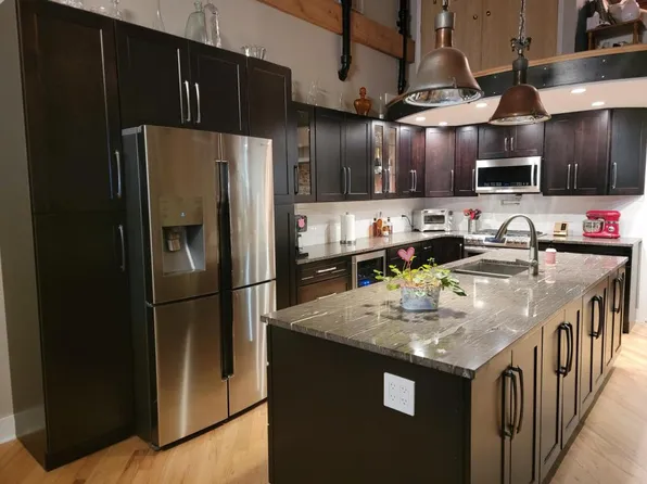 226 N Clinton St APT 610, Chicago, IL 60661