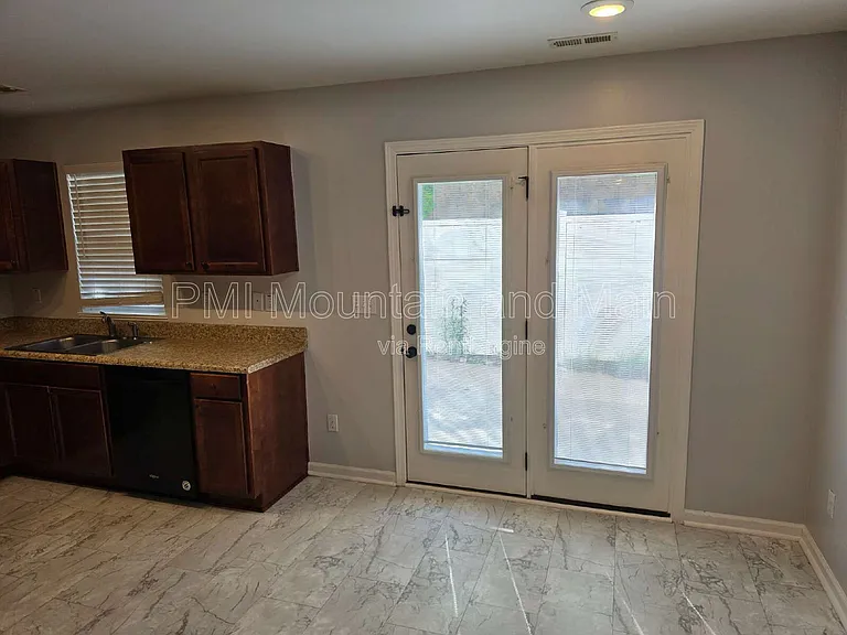 25 Barnett Shoals Dr — Photo 6