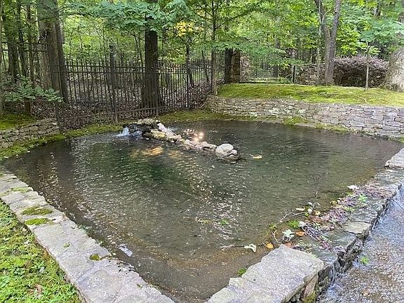 4th image of 416 Falling Creek Ln #21