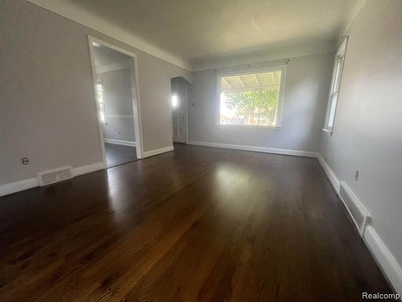 5th image of 21508 Oconnor St