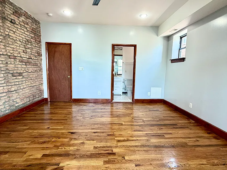 916 Whitelock St #200 — Photo 12