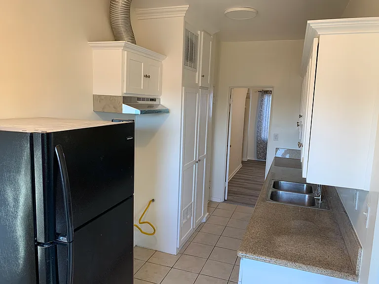 621 N Coronado St — Photo 7