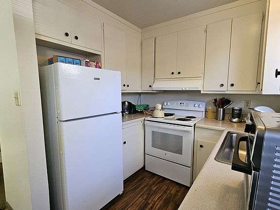 5th image of 715 10th St APT A