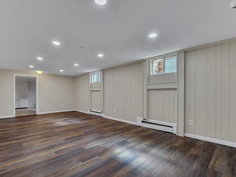 7687 Newman St — Photo 31