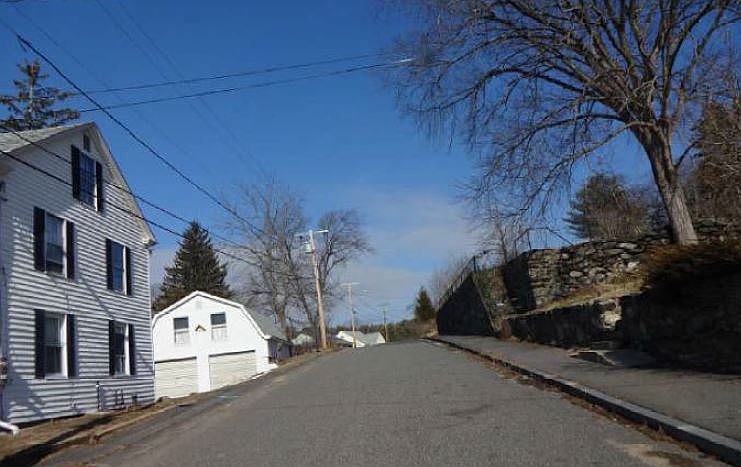 2nd image of 22 Pine St