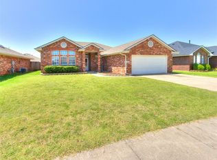 908 SE 36th St, Moore, OK 73160