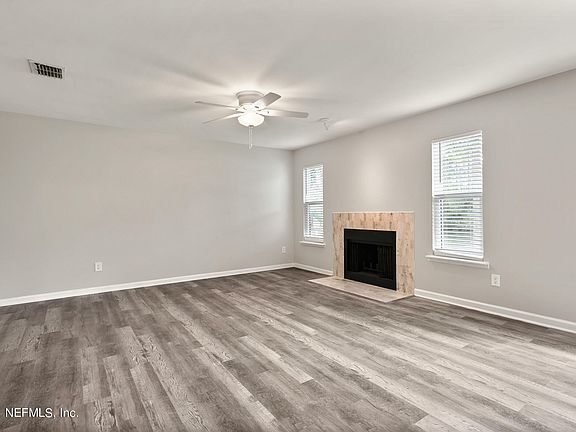 5th image of 10065 Hidden Branch Dr E