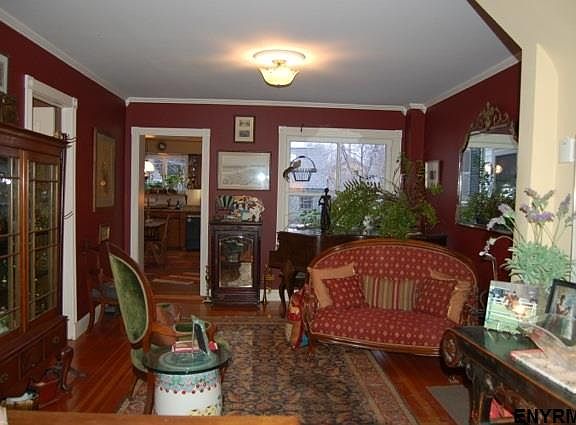 3rd image of 39 Oak St