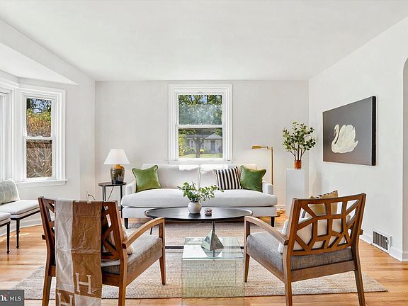 2nd image of 1801 Hawthorne Ave