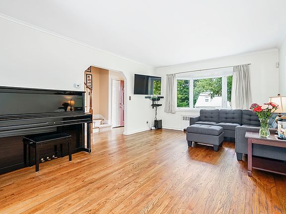 3rd image of 2 Winthrop Ave
