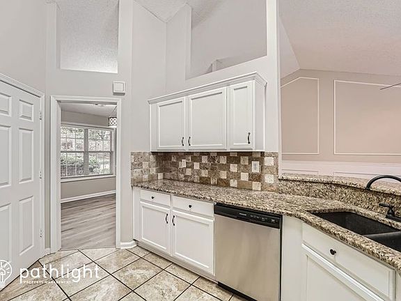 4th image of 213 Oak Hollow Ct