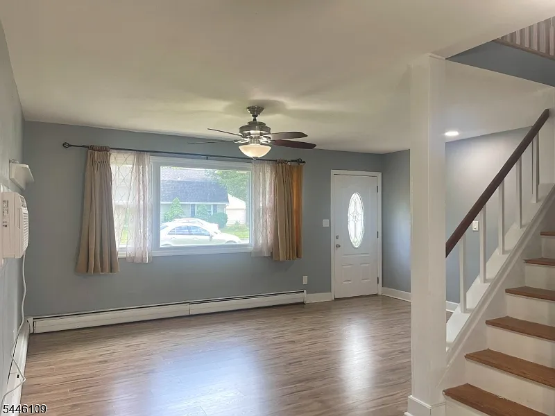 4 bed, 2.0 bath, 1687 sqft, $3,600 — Photo 4