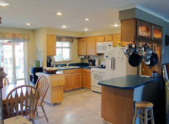 5th image of 2785 SE 45th Ct