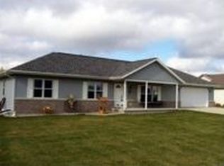 N7416 Meadowview Dr, Fond Du Lac, WI 54935