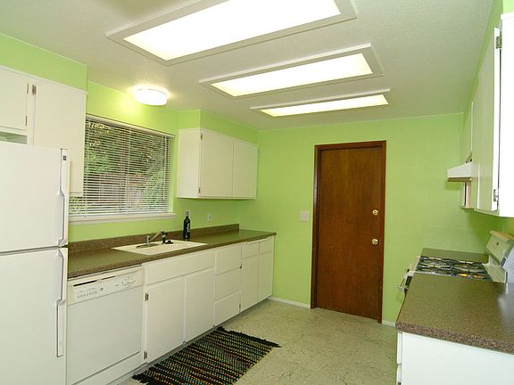 Newer appliances with gas stove new counters bright 