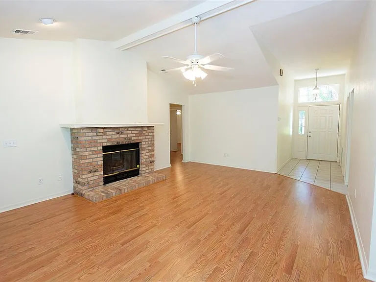 2340 NW 16th Ave — Photo 4