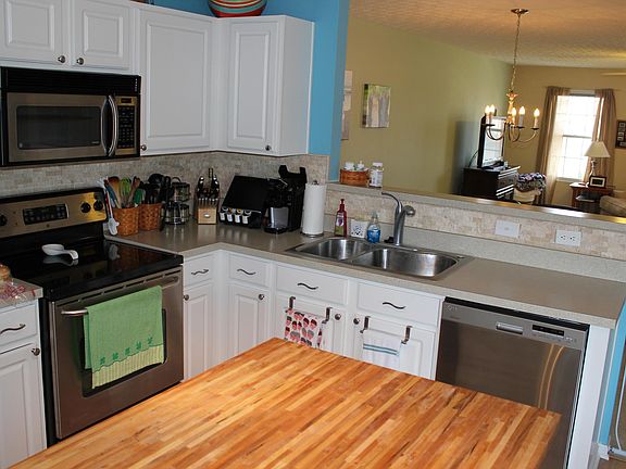 3rd image of 5999 Canyon Creek Dr #302